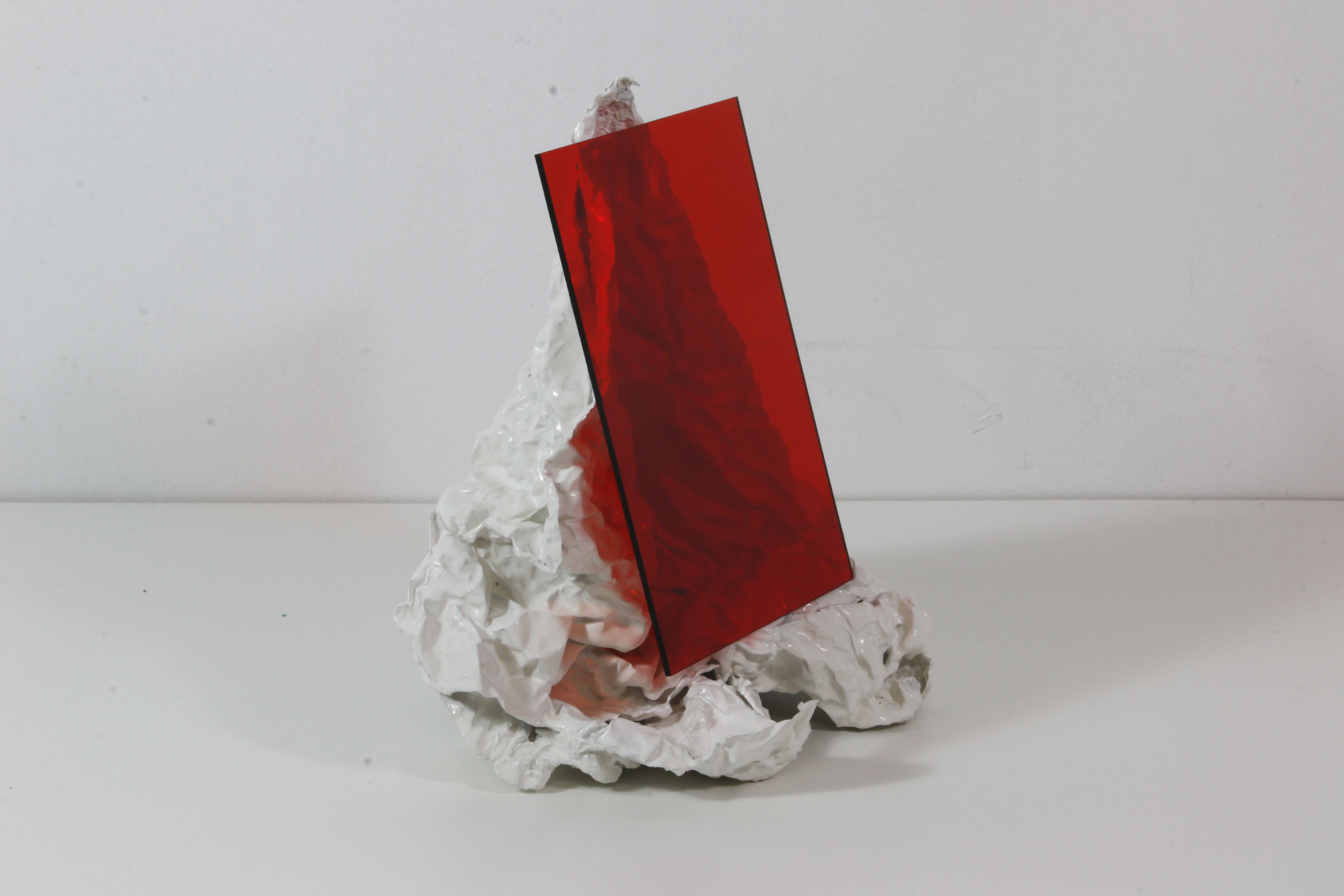 Thomas Apostolou, escultura Blanco/Rojo