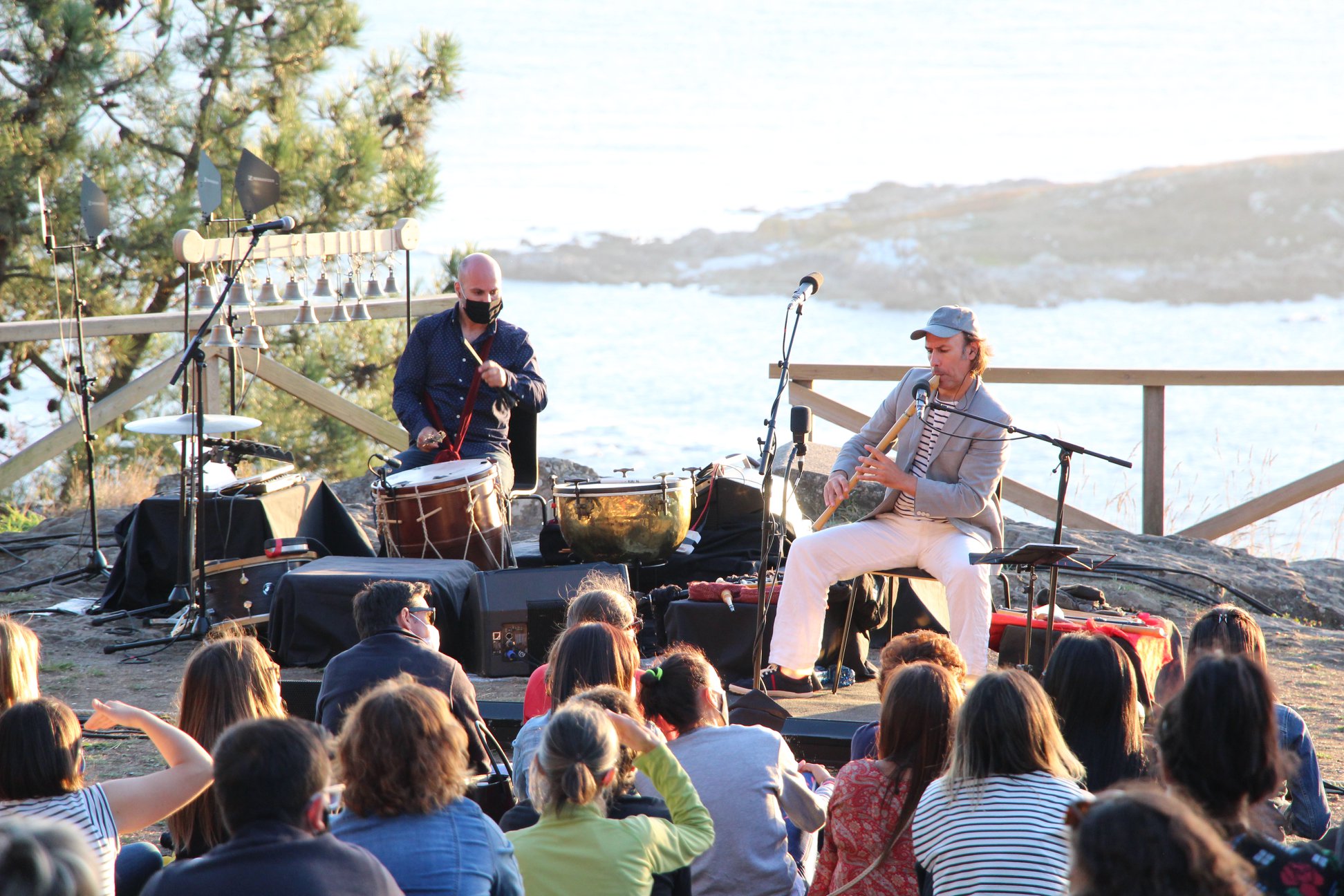 Carlos Núñez dando un concierto en el mirador de Monteferro