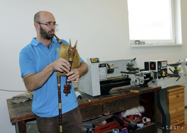 Dufek en su taller Dufek en su taller