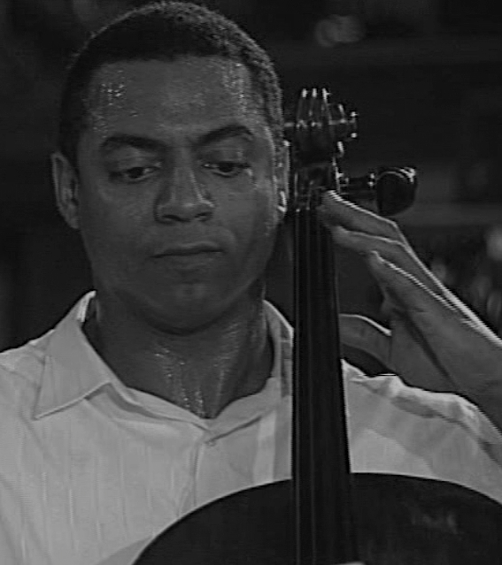 El violonchelista de Luis Enrique Caballero Varona 