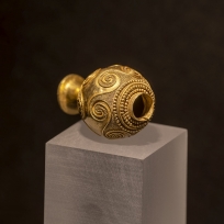 Museo Arqueológico de Santa Trega (A Guarda). Remate de un torques de oro de la cultura castrexa
