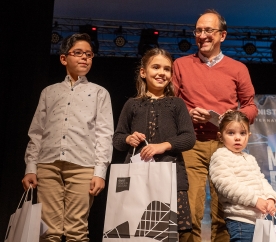 A Xunta premia a creatividade da cativada co Concurso Infantil de Postais de Nadal no Gaiás, no que participaron máis de 160 rapaces 