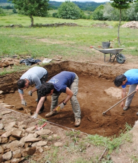 Imaxe das excavacións no castro de Doade