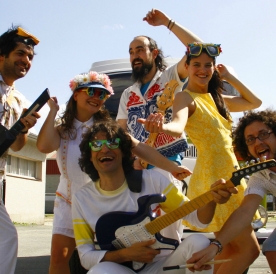 Os concellos de Malpica de Bergantiños, Nogueira de Ramuín e Vilamarín gozarán esta fin de semana da música en directo de Xoán Curiel e a súa banda no marco do FalaRedes que a Consellería de Cultura, Educación e Ordenación Universitaria leva por cuarto ano aos concellos adscritos á Rede de Dinamización Lingüística (RDL) da Xunta de Galicia.