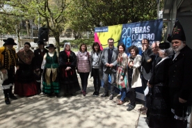 El conselleiro de Cultura, acompañado del secretario general de Cultura, visitó esta mañana la Feria del Libro de Santiago de Compostela.
