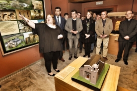  Román Rodríguez visita el futuro centro de interpretación de la catedral de San Martiño de Mondoñedo (Foz)