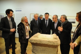 O conselleiro de Cultura e Educación e o alcalde de Ourense inauguraron hoxe na sede de Afundación esta mostra que afonda nas relacións entre o Museo e a actividade arqueolóxica