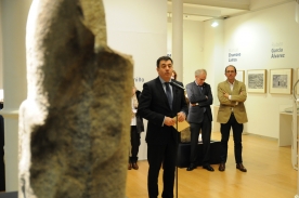 O conselleiro de Cultura e Educación e o alcalde de Ourense inauguraron hoxe na sede de Afundación esta mostra que afonda nas relacións entre o Museo e a actividade arqueolóxica