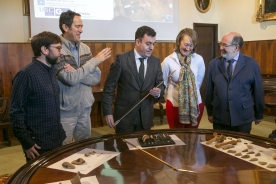 O conselleiro de Cultura, Educación e Ordenación Universitaria, Román Rodríguez, participou esta mañá na Facultade de Xeografía e Historia na rolda de prensa de presentación dos resultados dos achados arqueolóxicos no xacemento paleolítico de Cova Eiros