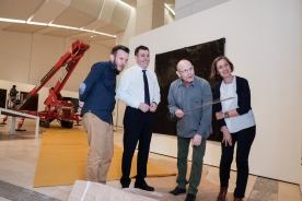 O conselleiro de Cultura, Educación e Ordenación Universitaria, Román Rodríguez, visitou hoxe os traballos de montaxe da exposición