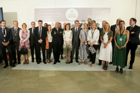 O presidente da Xunta inaugurou hoxe o Conecta Fiction, no que se dan cita preto de 400 profesionais -entre creadores, produtores, distribuidores e demais profesionais do sector-, procedentes de 20 países