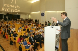 O presidente da Xunta inaugurou hoxe o Conecta Fiction, no que se dan cita preto de 400 profesionais -entre creadores, produtores, distribuidores e demais profesionais do sector-, procedentes de 20 países