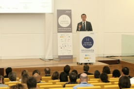 O presidente da Xunta inaugurou hoxe o Conecta Fiction, no que se dan cita preto de 400 profesionais -entre creadores, produtores, distribuidores e demais profesionais do sector-, procedentes de 20 países