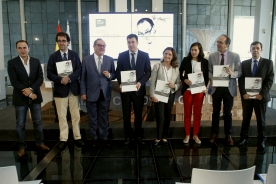 El conselleiro Román Rodríguez presentó la obra, que recoge una compilación de artículos de distintos especialistas sobre la trayectoria literaria y personal del escritor de Iria Flavia El conselleiro Román Rodríguez presentó la obra, que recoge una compilación de artículos de distintos especialistas sobre la trayectoria literaria y personal del escritor de Iria Flavia