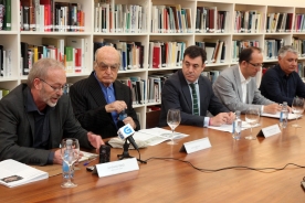 O conselleiro de Cultura na presentación da exposición