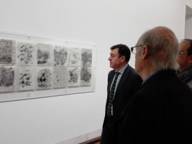 El conselleiro de Cultura en la presentación de la exposición