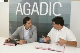 El director de la Agadic, Jacobo Sutil, y el presidente de la federación, Armando Morales, firmaron hoy el convenio