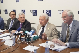 A Consellería de Cultura, Educación e Ordenación Universitaria, representada polo secretario xeral de Cultura, Anxo Lorenzo, participou esta mañá na rolda de prensa de presentación do gañador do XVIII Premio Internacional Grupo Compostela-Xunta de Galicia