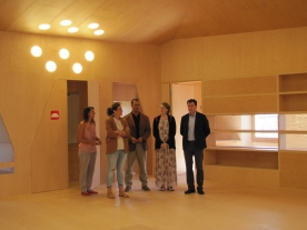O conselleiro de Cultura, Educación e Ordenación Universitaria, Román Rodríguez, comprometeu esta mañá un investimento próximo aos 40.000 euros para dotar de equipamento á nova biblioteca municipal de Baiona