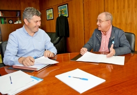 Ovidio Rodeiro reitera el compromiso de la Xunta con la Fundación Pondal de cara al centenario de la muerte del poeta 
