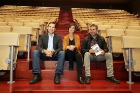 El director de la Agadic, Jacobo Sutil, y la concejala de Cultura de Vilagarcía, Sonia Outón, presentaron hoy esta cartelera El director de la Agadic, Jacobo Sutil, y la concejala de Cultura de Vilagarcía, Sonia Outón, presentaron hoy esta cartelera