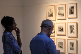La obra del fotógrafo gallego José Suárez se exhibe en el Instituto Cervantes de Nueva Delhi