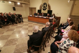 Feijóo subrayó que de los símbolos de ayer y de hoy que alberga el Museo do Pobo Galego "brota una cultura para el entendimiento"