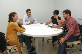 El director de la Agencia Gallega de las Industrias Culturales (Agadic), Jacobo Sutil, se reunió hoy con los representantes de la noticia junta directiva de la Asociación de Actores y Actrices de Galicia (AAAG)