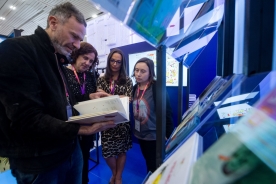 El conselleiro de Cultura en la Feria del Libro de Guadalajara