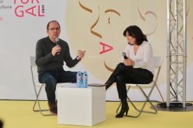 El secretario general de Cultura y la directora de la Agencia para la Modernización Tecnológica de Galicia, Mar Pereira, ofrecieron una charla divulgativa sobre el proyecto Memoria Digital de Galicia