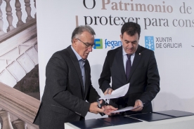 El conselleiro de Cultura, Educación y Ordenación Universitaria, Román Rodríguez, y el presidente de la Federación Gallega de Municipios y Provincias (FEGAMP) y alcalde del Barco de Valdeorras, Alfredo L. García Rodríguez, vienen de firmar en la sala Eisenman de la Cidade da Cultura El conselleiro de Cultura, Educación y Ordenación Universitaria, Román Rodríguez, y el presidente de la Federación Gallega de Municipios y Provincias (FEGAMP) y alcalde del Barco de Valdeorras, Alfredo L. García Rodríguez, vienen de firmar en la sala Eisenman de la Cidade da Cultura