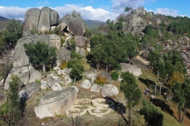 La Consellería de Cultura, Educación y Ordenación Universitaria acomete dos intervenciones arqueológicas en la provincia de Ourense, concretamente en el Castro de los Castelos (Entrimo) y en la Mesa de los Obispos (Beariz)