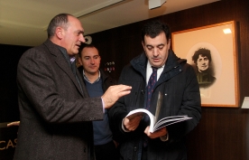 Román Rodríguez visitó esta tarde las instalaciones, que son sede también de la Fundación que lleva el nombre de la autora