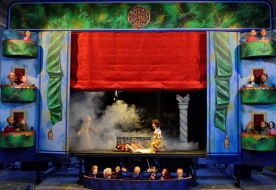 Os monicreques de Kukas suben al escenario del Salón Teatro la obra con la que Roi Vidal ganó el Barriga Verde