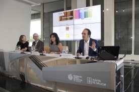 O conselleiro de Cultura, Educación e Ordenación Universitaria, Xesús Vázquez Abad, a directora da Axencia para a Modernización Tecnolóxica de Galicia (Amtega), Mar Pereira, e o secretario xeral de Cultura, Anxo Lorenzo, presentaron na mañá de hoxe no Gaiás o novo sitio web da Consellería de Cultura, Educación e Ordenación Universitaria (http://cultura.xunta.es)
