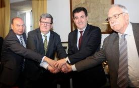 O conselleiro de Cultura, Educación e Ordenación Universitaria e presidente do Padroado da Fundación Pública Galega Camilo José Cela (FPGCJC), Román Rodríguez; o director do Instituto Cervantes, Juan Manuel Bonet; o titular da Deputación de Guadalajara, José Manuel Latre; e o responsable da Fundación Charo y CJC, Camilo José Cela Conde; asinaron hoxe un protocolo de colaboración O conselleiro de Cultura, Educación e Ordenación Universitaria e presidente do Padroado da Fundación Pública Galega Camilo José Cela (FPGCJC), Román Rodríguez; o director do Instituto Cervantes, Juan Manuel Bonet; o titular da Deputación de Guadalajara, José Manuel Latre; e o responsable da Fundación Charo y CJC, Camilo José Cela Conde; asinaron hoxe un protocolo de colaboración