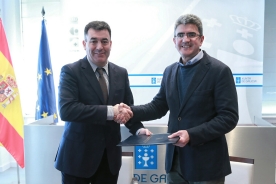 El conselleiro, Román Rodríguez, y el alcalde de A Guarda, Antonio Lomba, firmaron un convenio que alcanza al centro de interpretación de las fortalezas transfronterizas del bajo Miño 