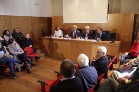 El Centro Ramón Piñeiro para a Investigación en Humanidades (CRPIH) abrió hoy a mediodía la conmemoración de sus 25 años de actividad
