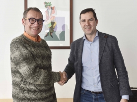 El director de la Agadic y el presidente del cineclub firmaron el convenio por lo que Vigo es, por tercero año consecutivo, una de las sedes de la programación del Centro Gallego de Artes de la Imagen