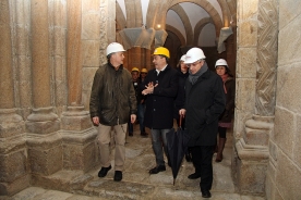 El conselleiro de Cultura, Román Rodríguez, visitó esta mañana el templo