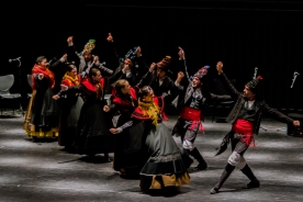Agadic colabora un año más con el colectivo compostelano, junto con Xacarandaina y O Fiadeiro