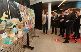 El delegado territorial de A Coruña, Ovidio Rodeiro, visitó esta mañana la exposición O Camiño a Viena 