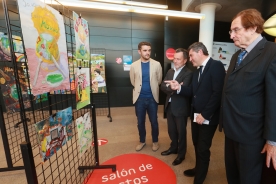 El delegado territorial de A Coruña, Ovidio Rodeiro, visitó esta mañana la exposición O Camiño a Viena 
