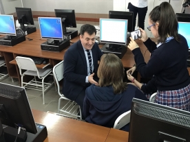 El conselleiro de Cultura, Educación y Ordenación Universitaria, Román Rodríguez, mantuvo esta mañana una reunión con la directiva del Centro Galicia de Buenos Aires