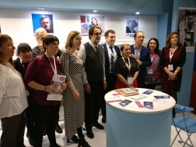 El conselleiro de Cultura y Educación visitó el expositor gallego en la FILBA y se reunió con su director, Oche Califa