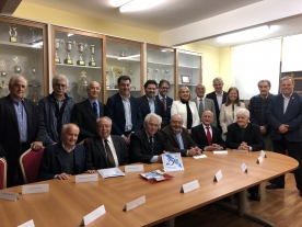 El conselleiro de Cultura, Educación e Ordenación Universitaria, Román Rodríguez González, y el secretario xeral de Emigración, Antonio Rodríguez Miranda, en la presentación 