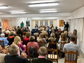 El conselleiro de Cultura, Educación e Ordenación Universitaria, Román Rodríguez González, y el secretario xeral de Emigración, Antonio Rodríguez Miranda, en la presentación 