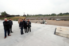 O conselleiro de Educación, Cultura e Ordenación Universitaria, Román Rodríguez, e a directora de Turismo de Galicia, Nava Castro, acompañados da comisaria do Xacobeo 2021, Cecilia Pereira, visitaron hoxe o avance das obras de adecuación do recinto de festivais do Parque Monte do Gozo O conselleiro de Educación, Cultura e Ordenación Universitaria, Román Rodríguez, e a directora de Turismo de Galicia, Nava Castro, acompañados da comisaria do Xacobeo 2021, Cecilia Pereira, visitaron hoxe o avance das obras de adecuación do recinto de festivais do Parque Monte do Gozo