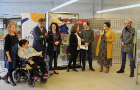 La exposición Elisa no mundo das marabillas llega a la biblioteca de Santiago Ánxel Casal