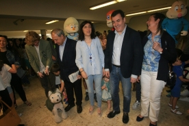 Román Rodríguez y Ángeles Vázquez asistieron esta mañana al espectáculo ?Los Bolechas y el amigo Monte?